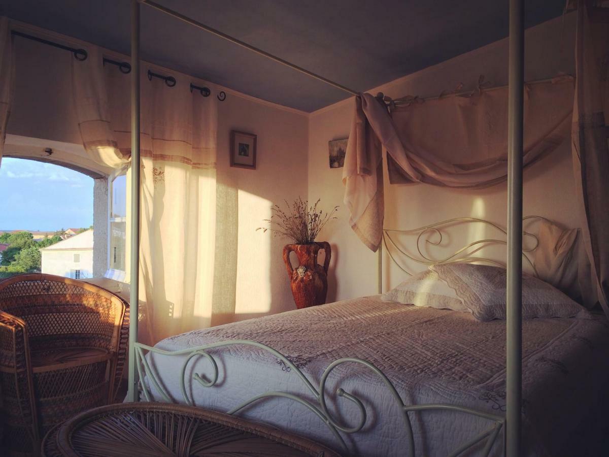 Chez artistes Hotel Servian Kültér fotó