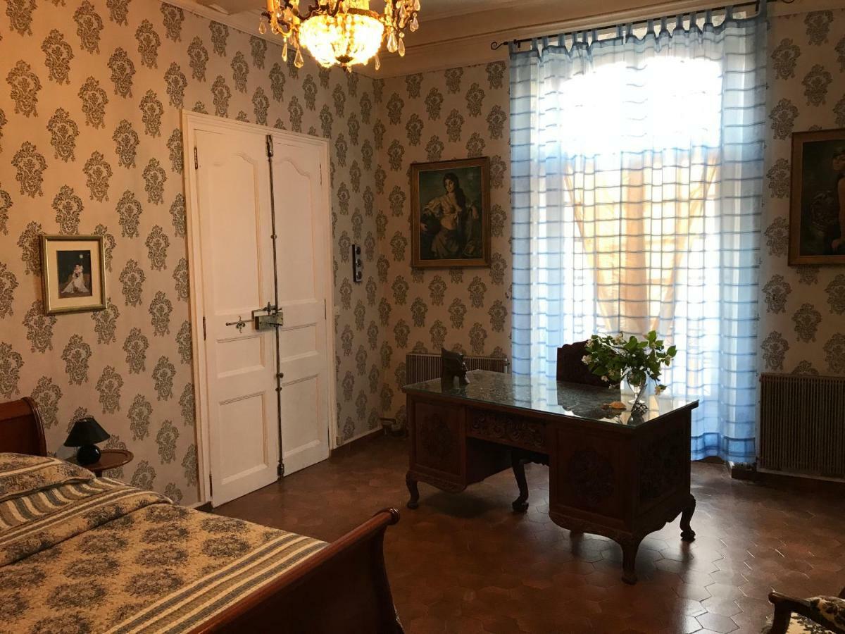 Chez artistes Hotel Servian Kültér fotó
