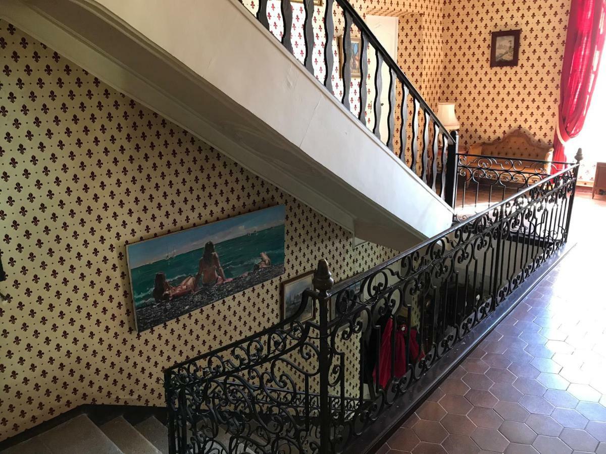 Chez artistes Hotel Servian Kültér fotó