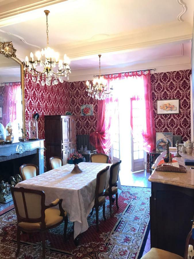 Chez artistes Hotel Servian Kültér fotó