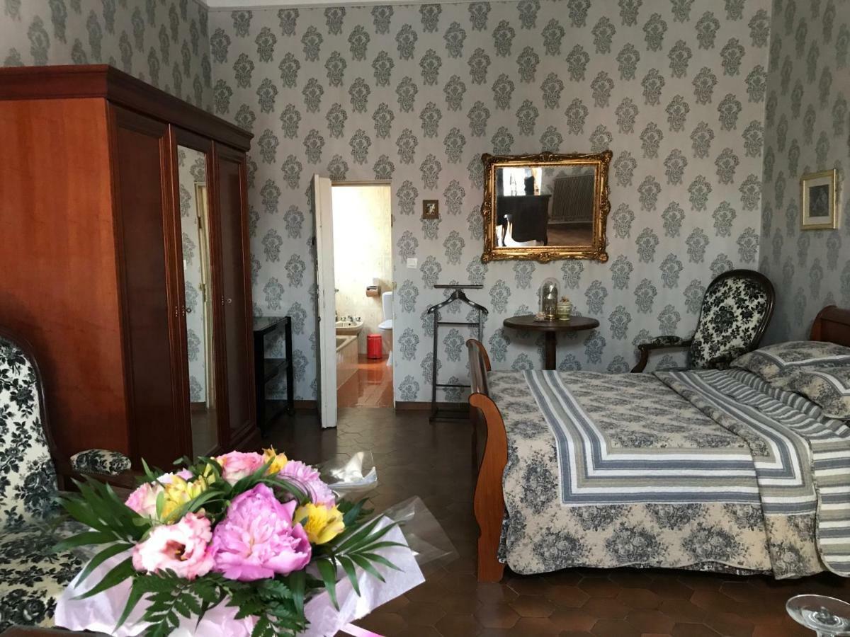 Chez artistes Hotel Servian Kültér fotó