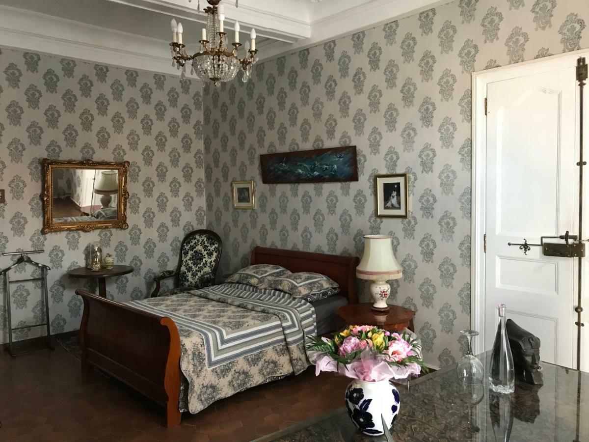 Chez artistes Hotel Servian Kültér fotó