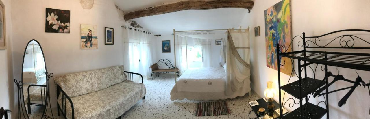 Chez artistes Hotel Servian Kültér fotó