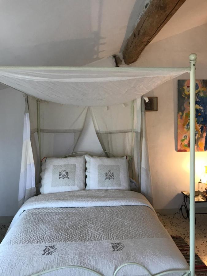 Chez artistes Hotel Servian Kültér fotó